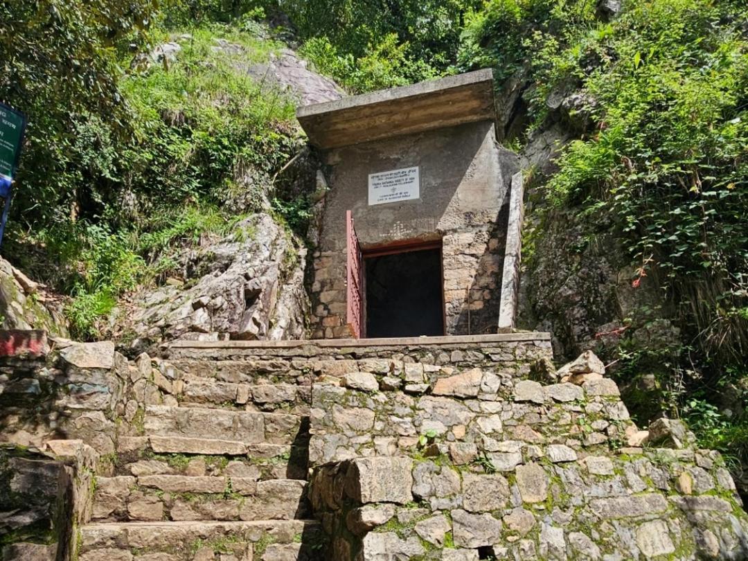 Katyuri Kings Divine Stay- Babaji'S Cave Dwarahat Buitenkant foto